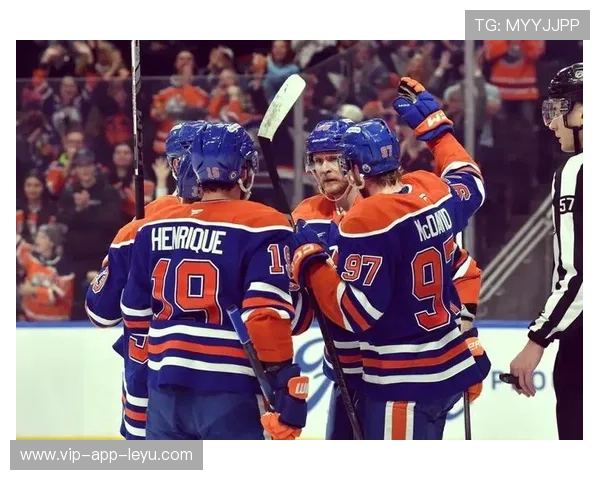 NHL季后赛血战：双方打到全队抽筋